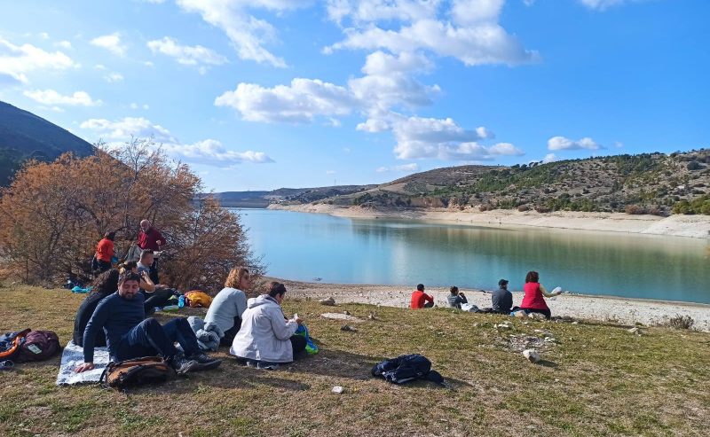 Trekking fino al Lago Dirillo tra natura e storia