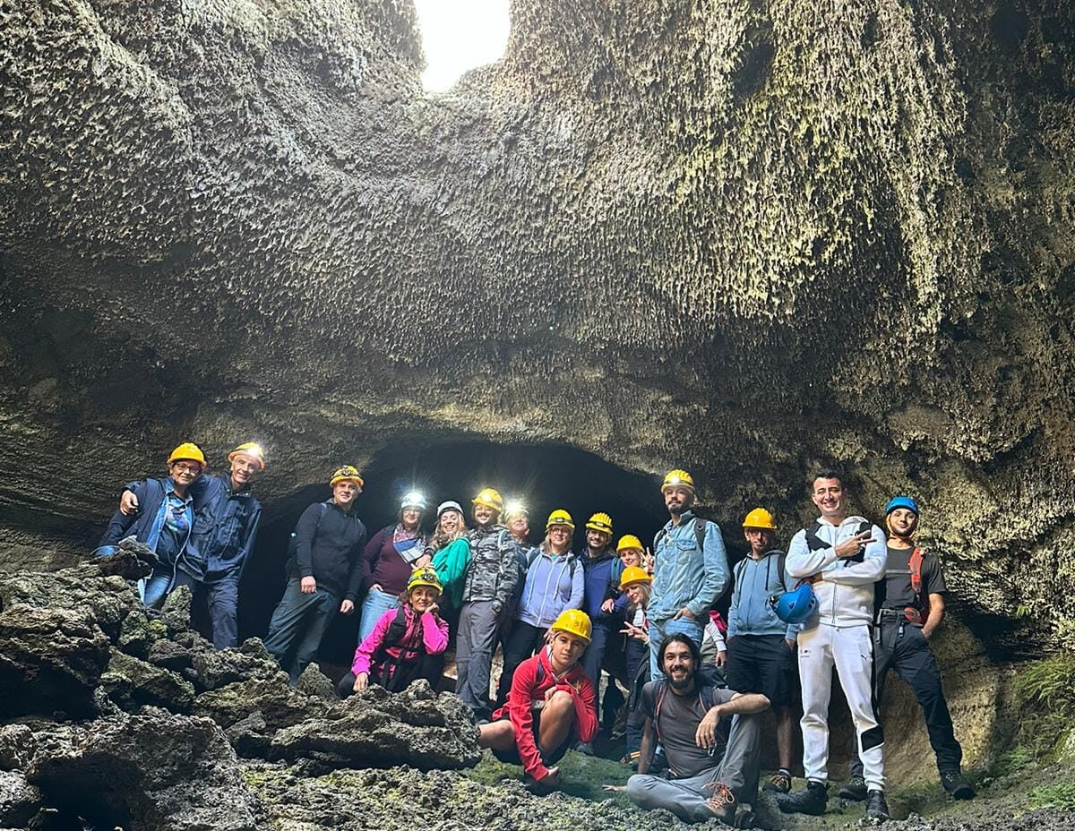 Etna Trekking fino alla grotta dei Lamponi | 25 aprile