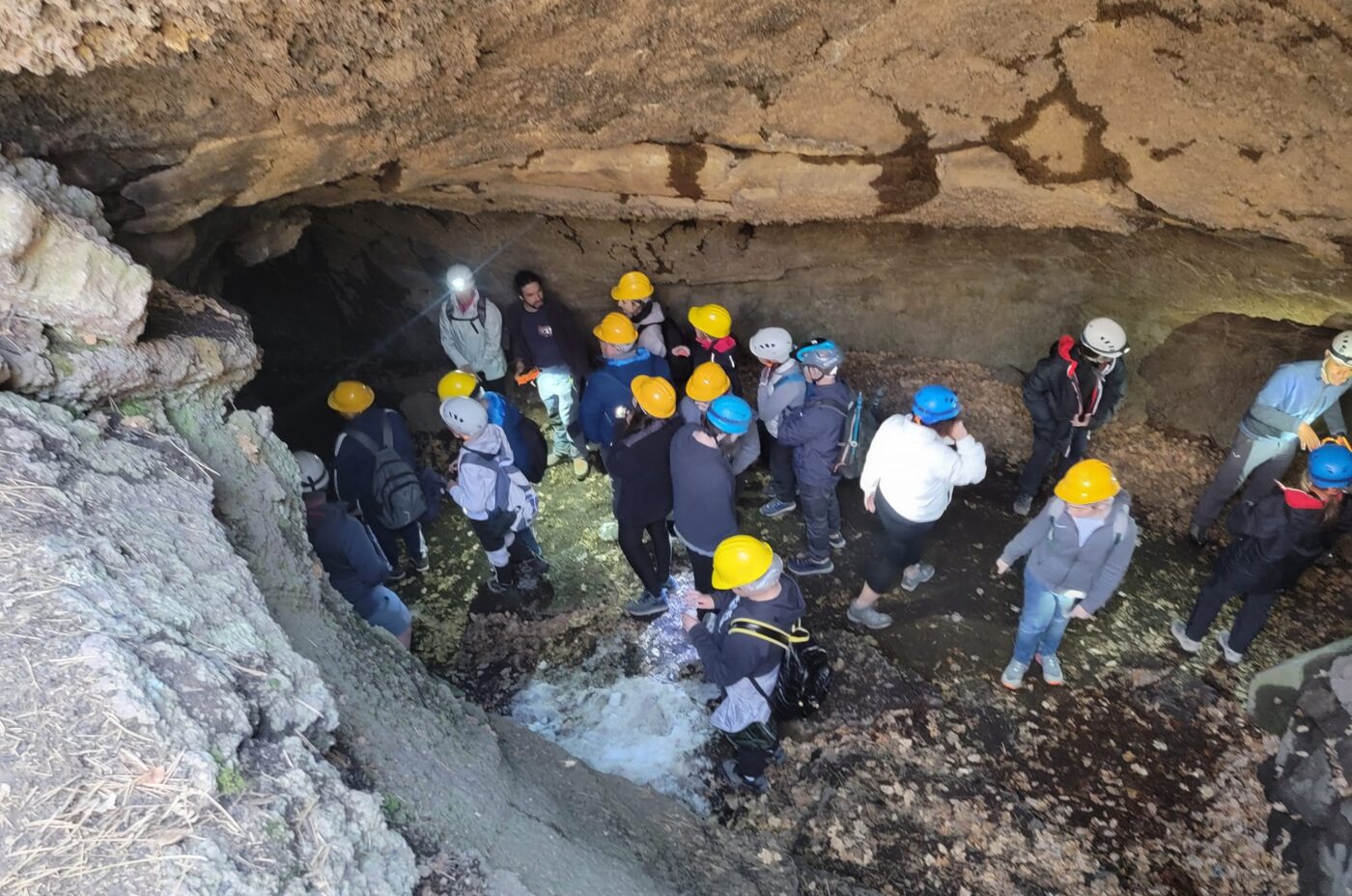 Trekking sull’Etna: dalla Grotta dei Ladroni al Bosco della Cerrita (3 maggio)