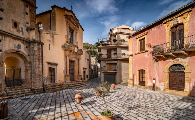 Passeggiata e pranzo tipico a Mandanici: il borgo segreto dei Peloritani