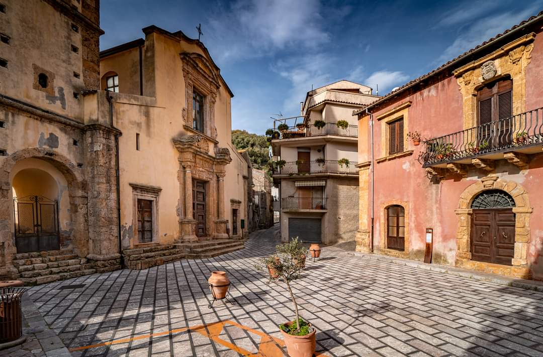 Passeggiata e pranzo tipico a Mandanici: il borgo segreto dei Peloritani