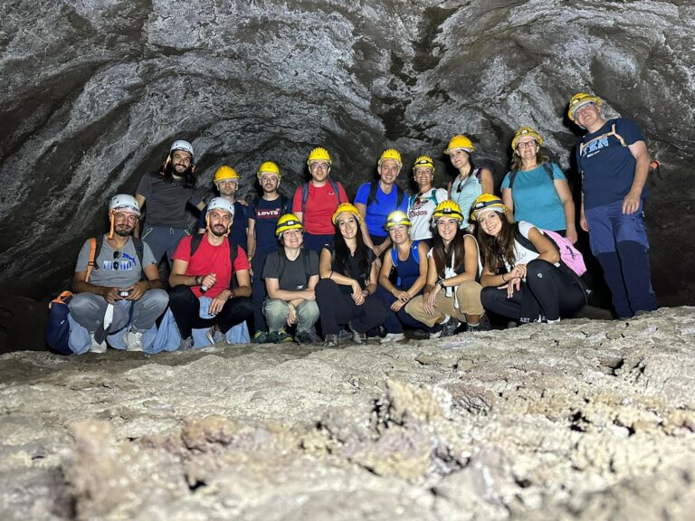 Trekking sull’Etna fino alla Grotta dei Rotoli