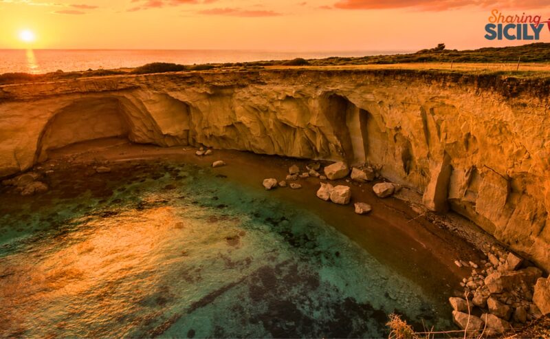 Tramonto al Plemmirio tra grotte, scogliere e calette fino alle stelle
