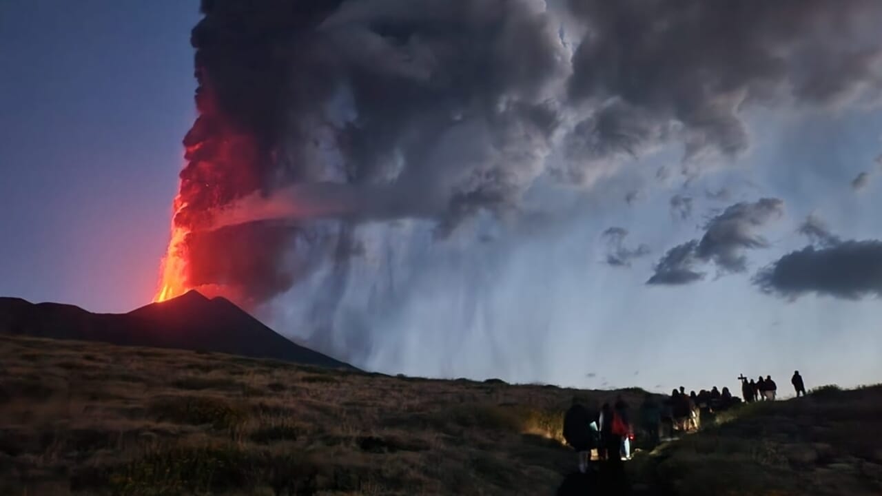 Cosa fare a Ferragosto in Sicilia 2026: Etna in eruzione ed eventi 14-16 agosto