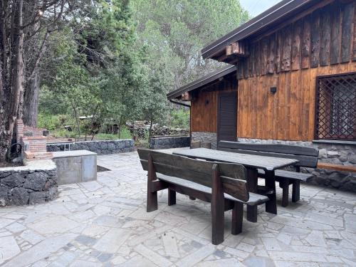 Etna Chalet Nicolosi, patio esterno e chalet immerso nella natura